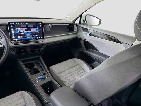 Used 2025 Volkswagen Tiguan S image 22