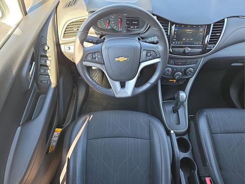 Used 2018 Chevrolet Trax LT w/ LT Convenience Package image 13