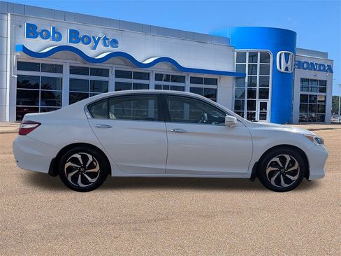 Used 2017 Honda Accord EX-L image 6
