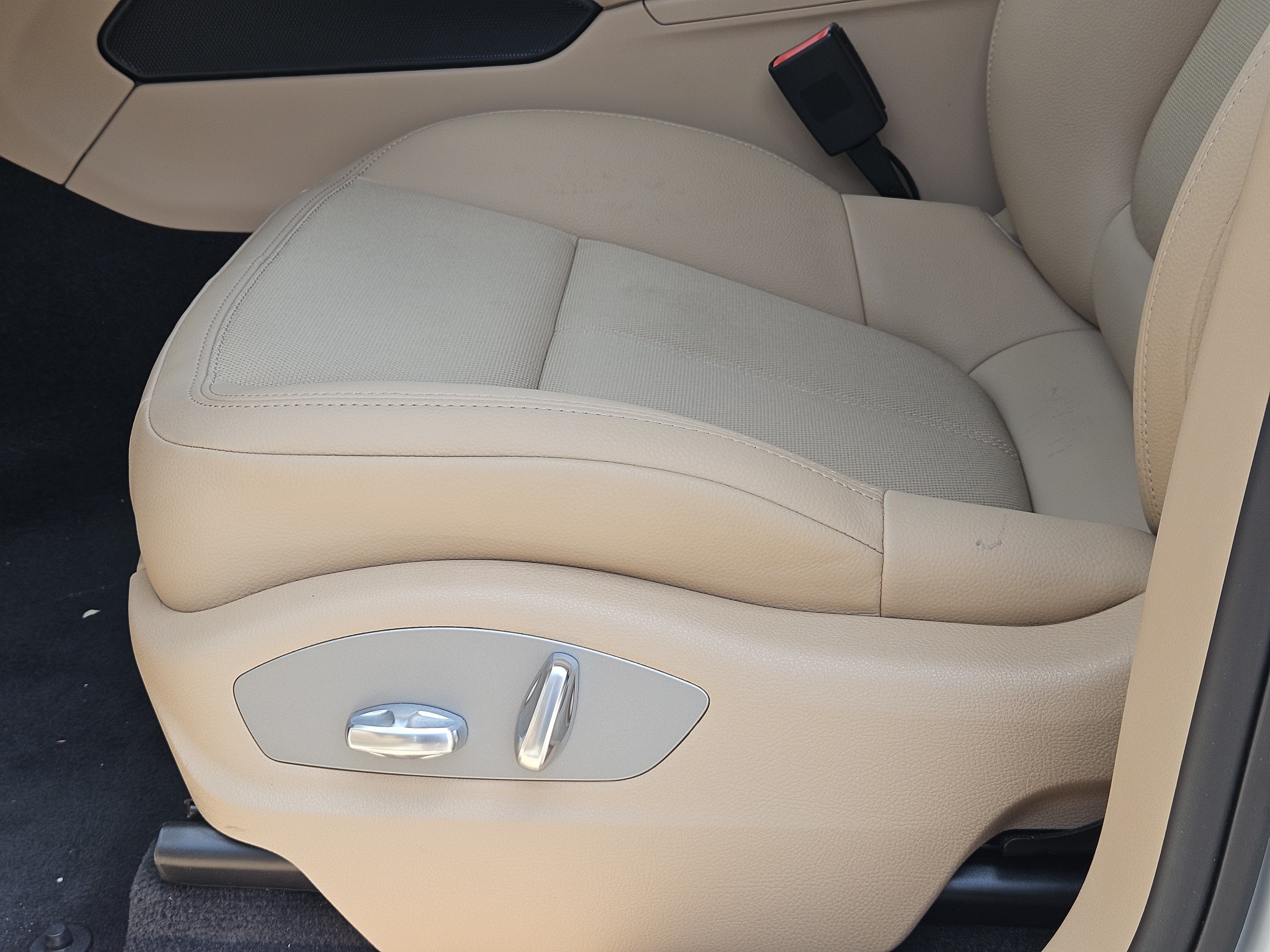 Certified 2026 Porsche Macan AWD/4WD image 24