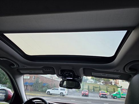 Used 2017 Alfa Romeo Giulia AWD image 20