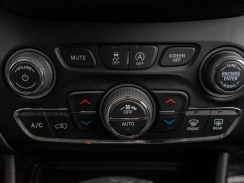 Used 2021 Jeep Cherokee Trailhawk w/ Trailer Tow Group image 19