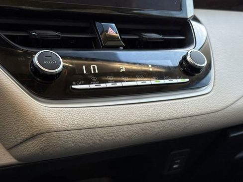 Used 2024 Toyota Corolla LE image 25