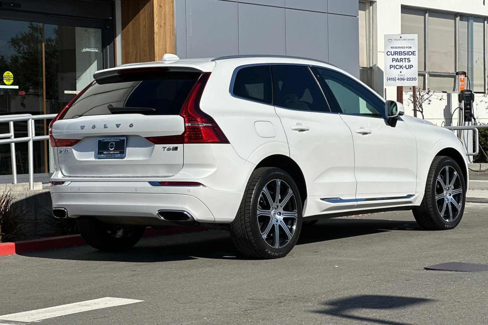 Used 2020 Volvo XC60 T6 Inscription w/ Protection Package Premier AWD/4WD image 2