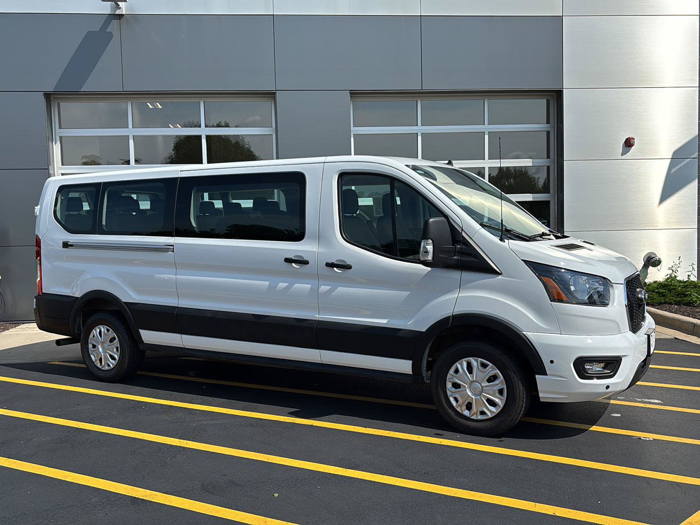 Used 2025 Ford Transit 350 XLT RWD image 2
