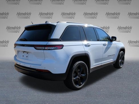 Used 2022 Jeep Grand Cherokee Altitude image 7