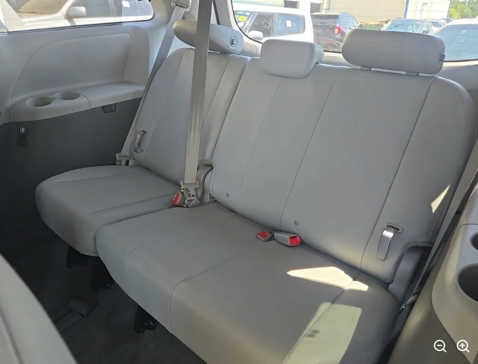 Used 2018 Toyota Sienna XLE Premium AWD/4WD image 8