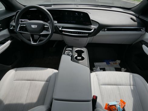 Used 2024 Cadillac Lyriq Luxury w/ LPO, Floor Liner Package AWD/4WD image 10