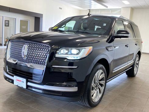 Used 2023 Lincoln Navigator Reserve AWD/4WD image 4