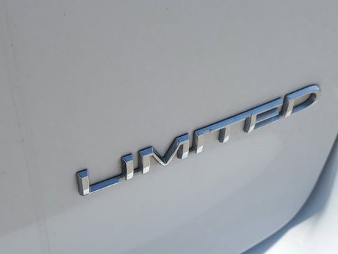 Used 2020 Chrysler Pacifica Limited image 12