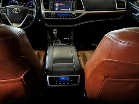 Used 2019 Toyota Highlander Limited FWD image 30