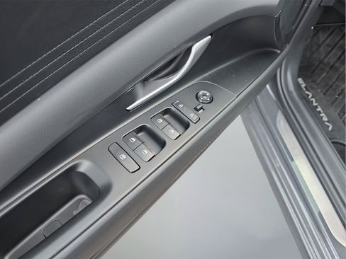Certified 2025 Hyundai Elantra Hybrid FWD image 22