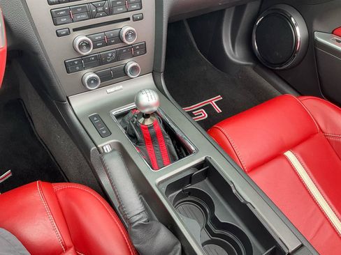 Used 2013 Ford Mustang GT Premium RWD image 39