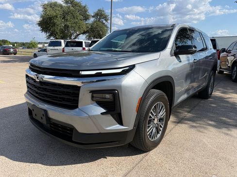 Used 2024 Chevrolet Traverse LS FWD image 3