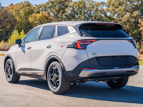 New 2026 Kia Sportage EX FWD image 4