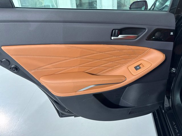 Used 2019 Toyota Avalon Limited FWD image 14