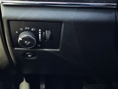 Used 2017 Jeep Grand Cherokee Limited w/ Luxury Group II RWD image 23