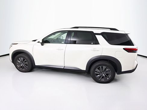 Used 2024 Nissan Pathfinder SV FWD image 4