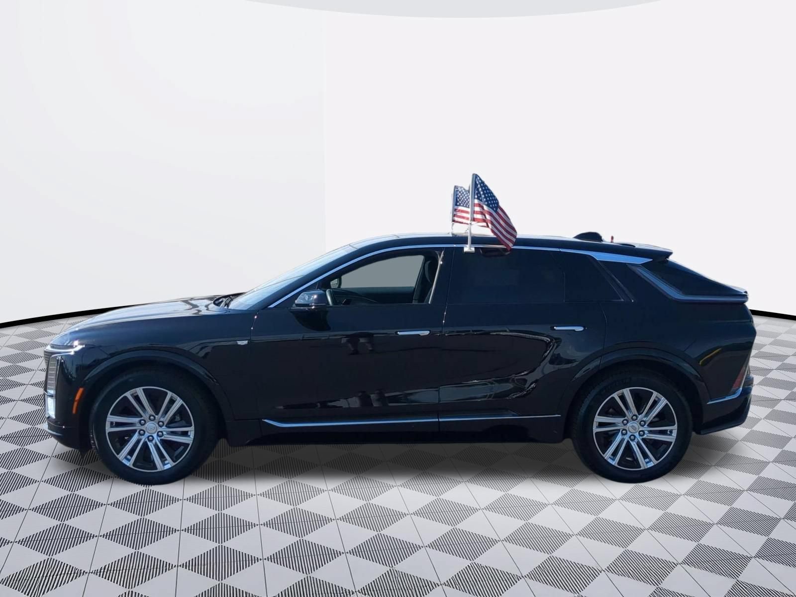 Certified 2024 Cadillac Lyriq Tech w/ Driver Assist Package AWD/4WD image 4