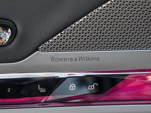 Used 2023 BMW 740i image 10