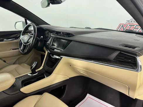 Used 2018 Cadillac XT5 AWD image 12