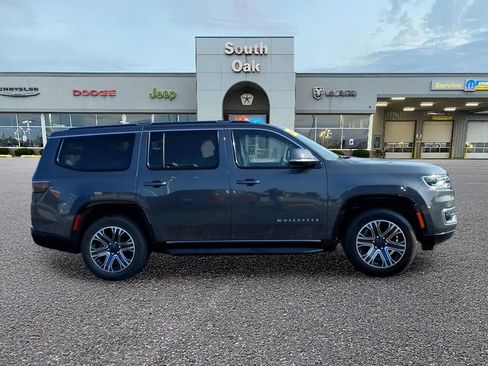 Certified 2022 Jeep Wagoneer Series III w/ Flexible Seating Group AWD/4WD image 2
