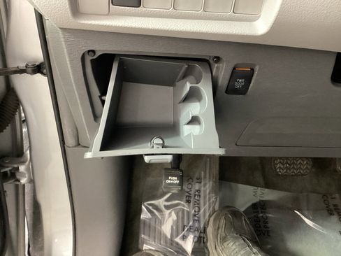 Used 2015 Toyota Sienna LE image 23