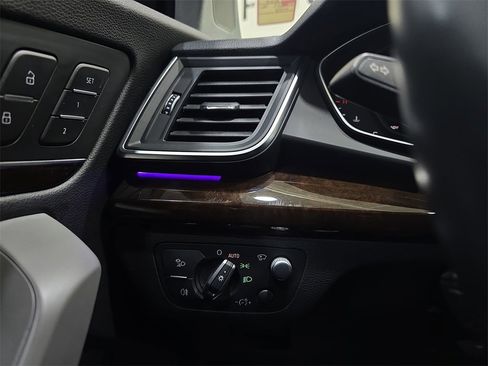 Used 2018 Audi Q5 Prestige w/ Prestige Package image 29