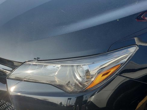 Used 2017 Toyota Camry SE image 8