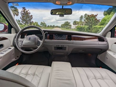 Used 1998 Lincoln Town Car Executive image 19