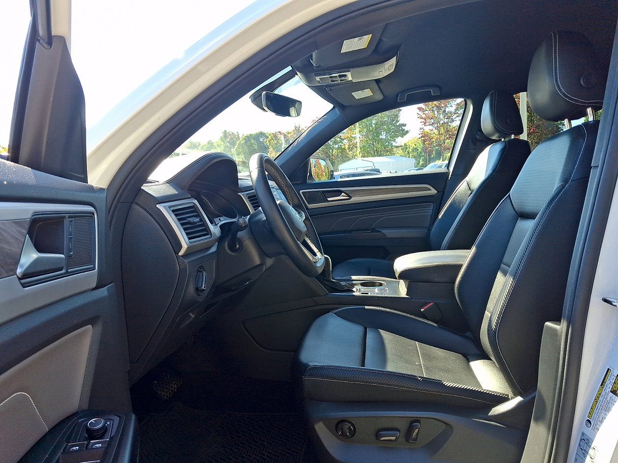 Used 2021 Volkswagen Atlas Cross Sport SE w/ V6 Towing Package FWD image 14