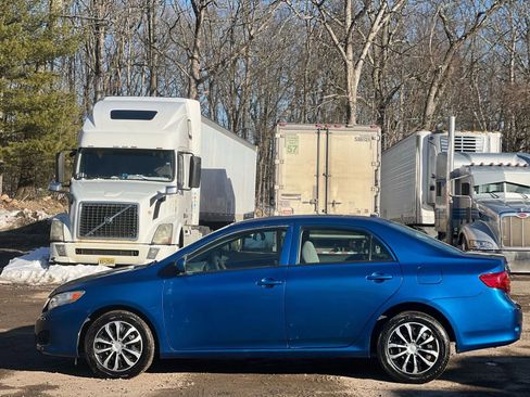 Used 2010 Toyota Corolla LE image 3