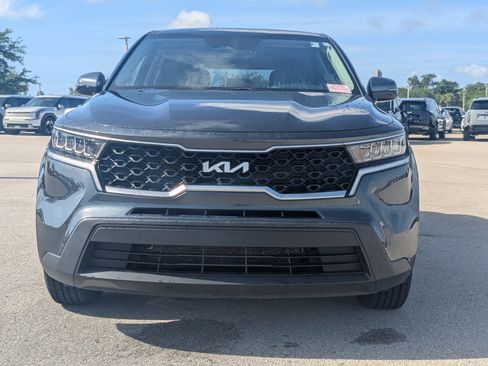 Certified 2023 Kia Sorento LX image 3
