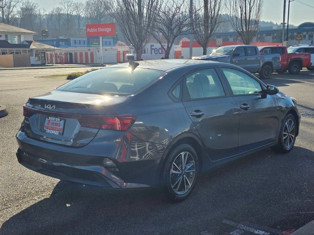 Used 2024 Kia Forte LXS FWD image 5