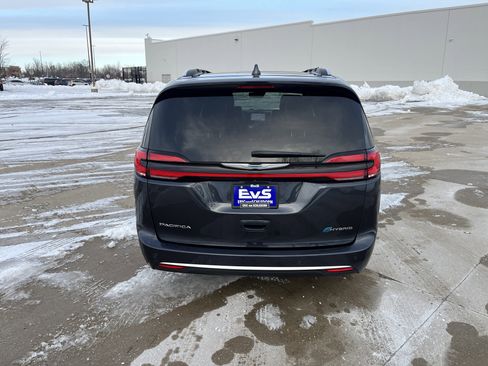 Used 2021 Chrysler Pacifica Pinnacle image 5