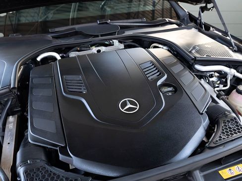 Used 2022 Mercedes-Benz S 580 4MATIC Sedan w/ AMG Line Package image 96
