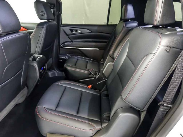 Certified 2024 Chevrolet Traverse Z71 w/ Enhanced Driving Package AWD/4WD image 15