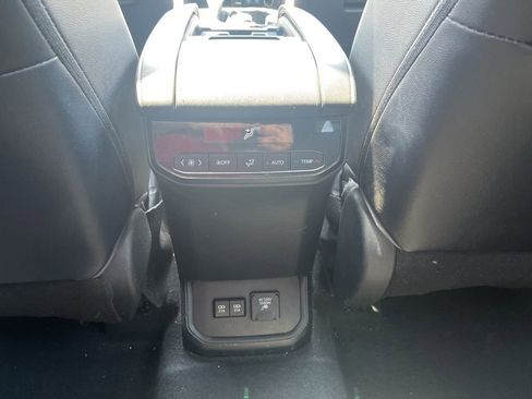 Used 2021 Toyota Highlander Limited AWD/4WD image 25