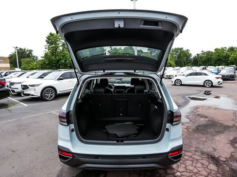 Used 2025 Volkswagen Taos SE AWD/4WD image 50
