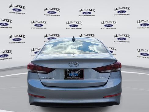 Used 2017 Hyundai Elantra Limited w/ Limited Tech Package 04 FWD image 4