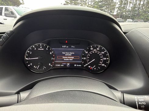 Used 2024 INFINITI QX80 Sensory AWD/4WD image 31