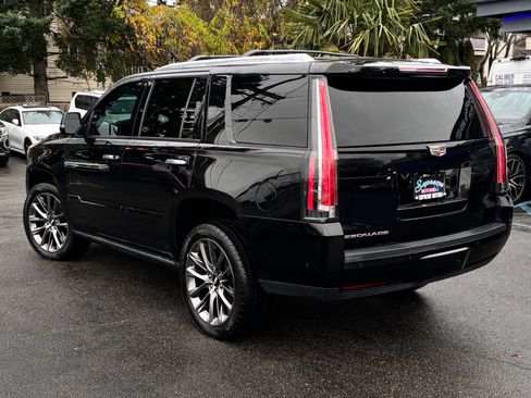 Used 2019 Cadillac Escalade Premium Luxury w/ Escalade Sport Edition image 26