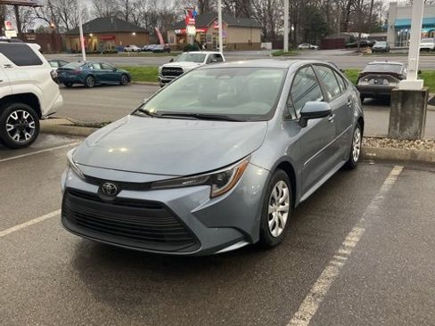 Used 2024 Toyota Corolla LE image 2