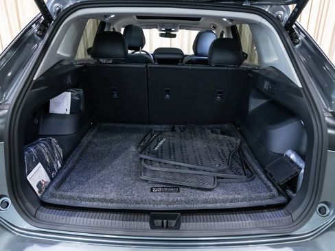 Used 2025 Volkswagen Tiguan SE w/ Panoramic Sunroof Package AWD/4WD image 29