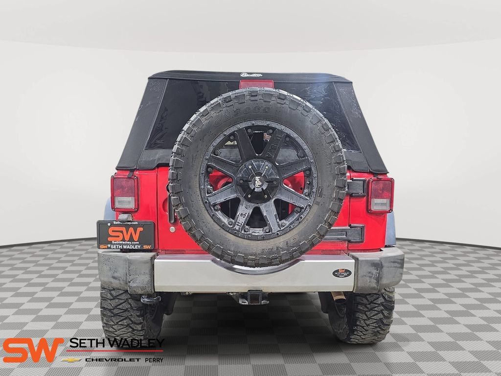 Used 2015 Jeep Wrangler Unlimited Sahara w/ Connectivity Group AWD/4WD image 6