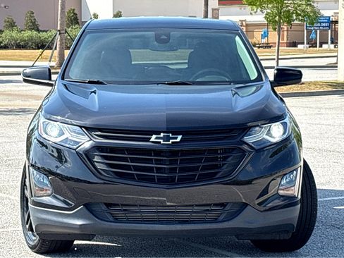 Used 2021 Chevrolet Equinox LT image 2