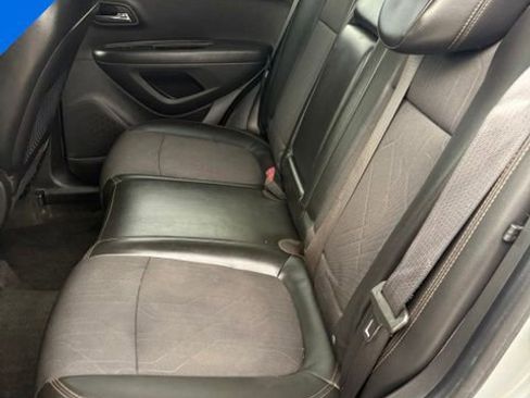 Used 2020 Chevrolet Trax LT w/ LT Convenience Package AWD/4WD image 26