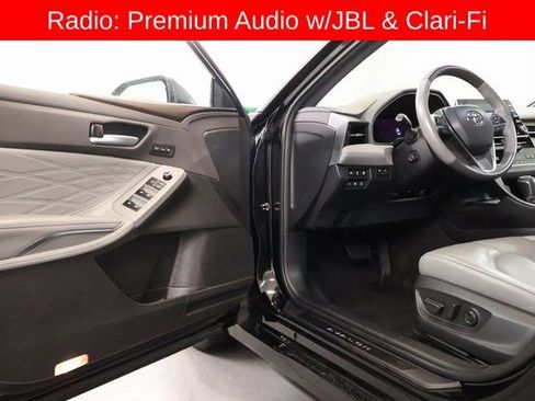 Used 2020 Toyota Avalon Limited image 7