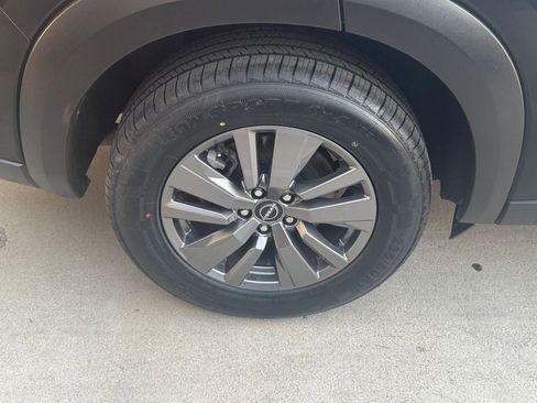 Used 2025 Nissan Pathfinder SV image 32