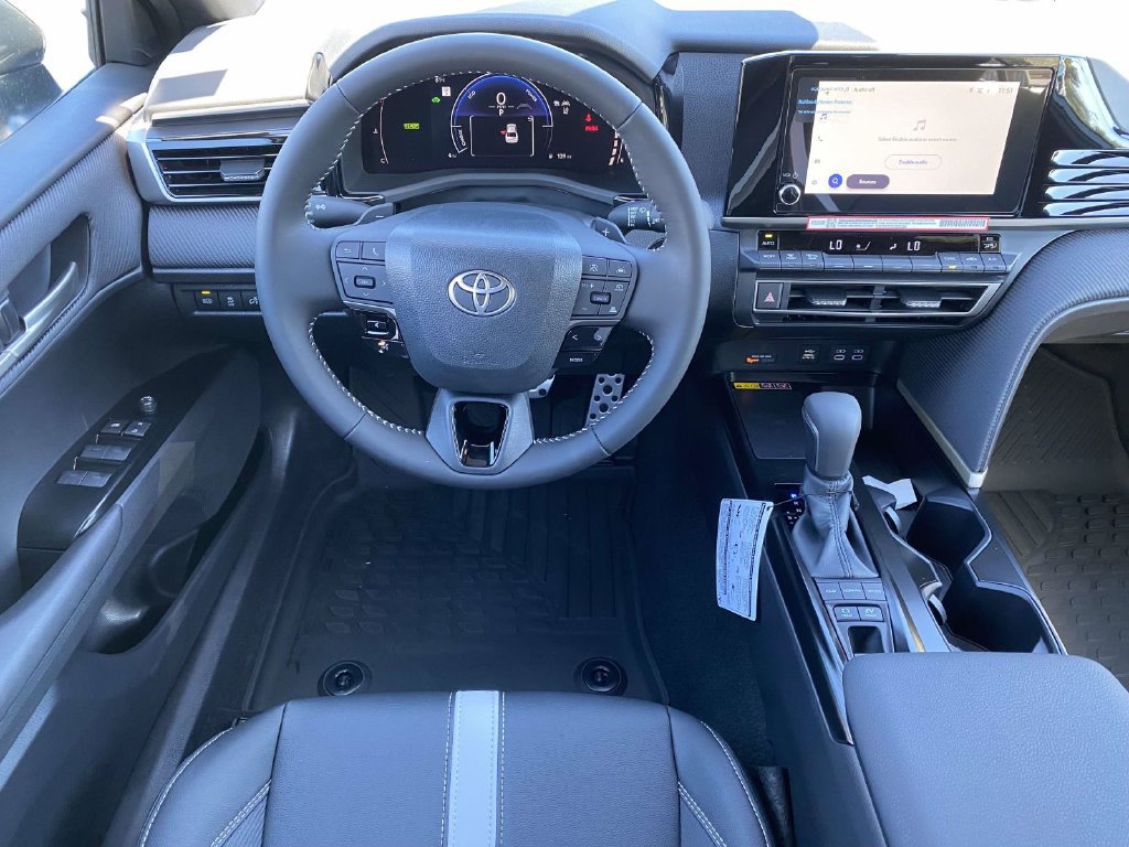 New 2026 Toyota Camry Hybrid FWD image 10